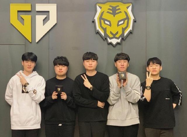 出彼此的不 出彼此的不